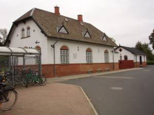 Herfølge stations gadeside (østfacade)