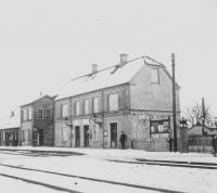 Viby station ca. 1909 - med stationsforstander Byberg og hans hund